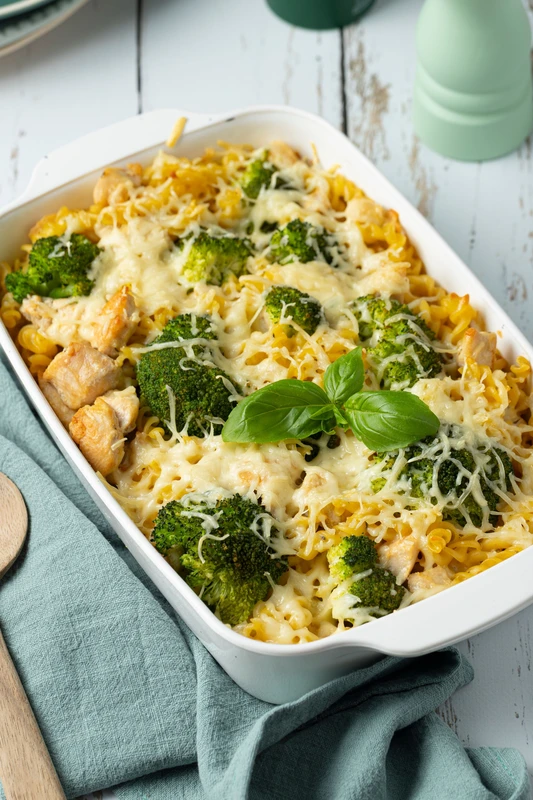 Gratin de pâtes au poulet et brocoli