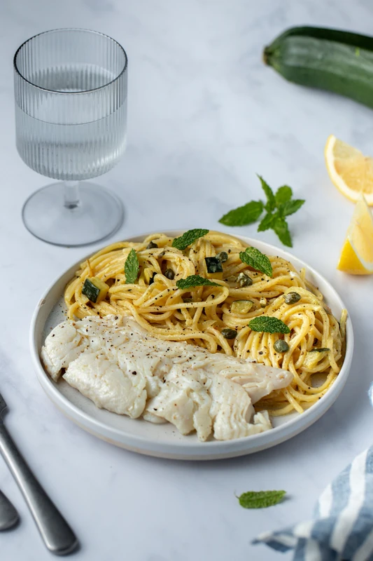 Spaghettis au cabillaud et à la courgette et sauce crémeuse