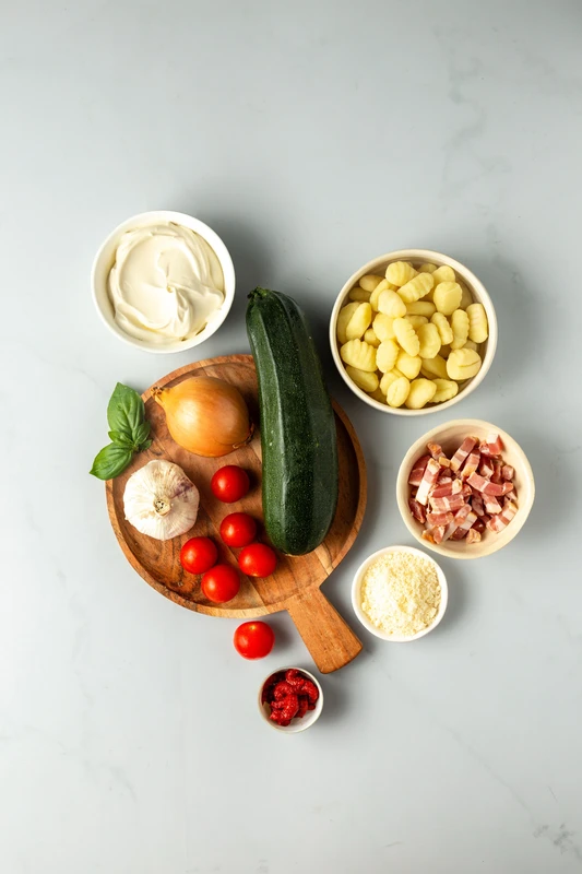 Poêlée de gnocchis aux lardons, courgettes et tomates cerises